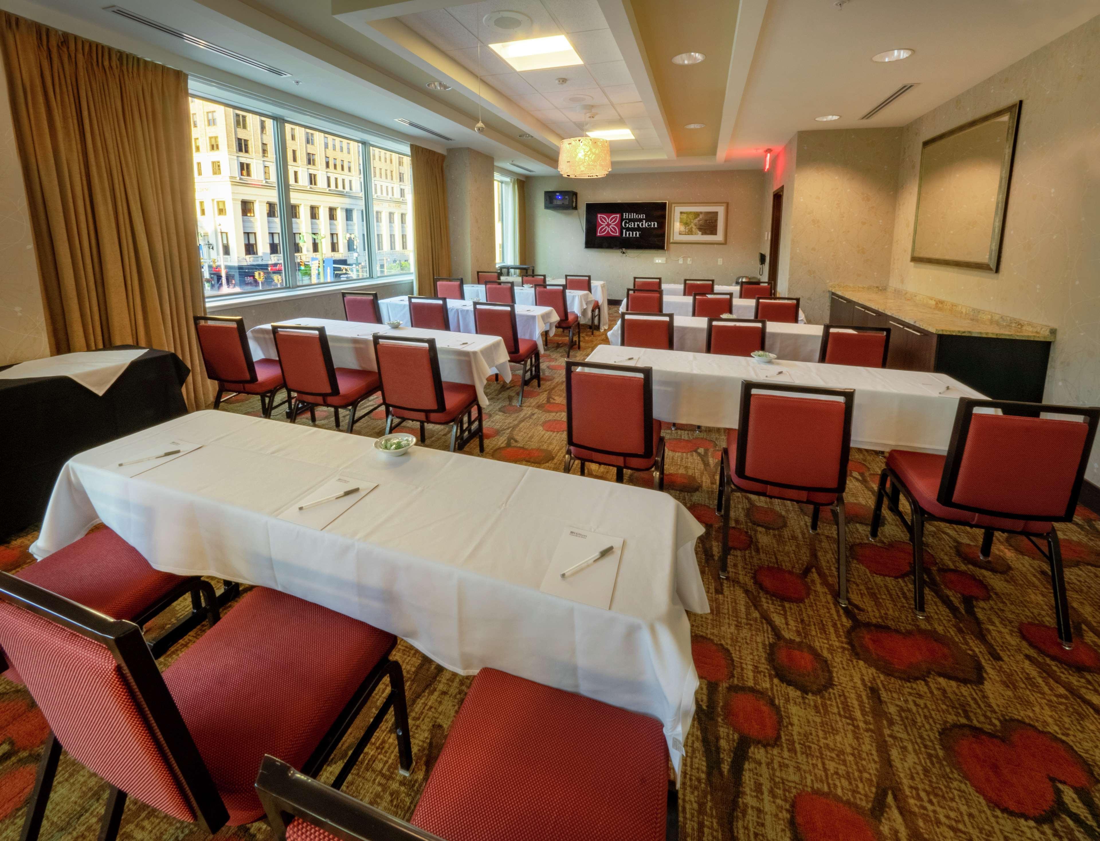 The Hilton Garden Inn Buffalo-Downtown Exterior photo